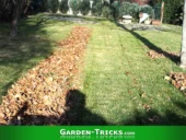 Mit den Gärtnertrick das Herbstlaub einfach wegzumähen können auch größere Mengen Laub entsorgt werden.