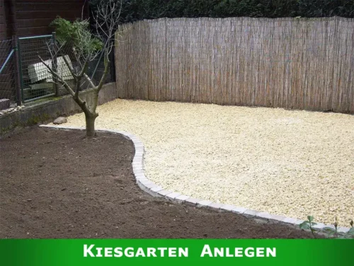 Eine neu angelegte Terrasse eines Kiesgartens.